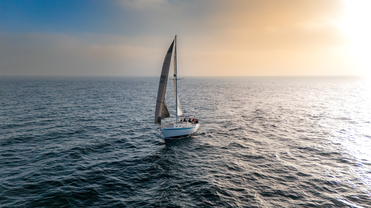 Dar la vuelta al mundo en velero: la guía para empezar a soñar (en serio)
