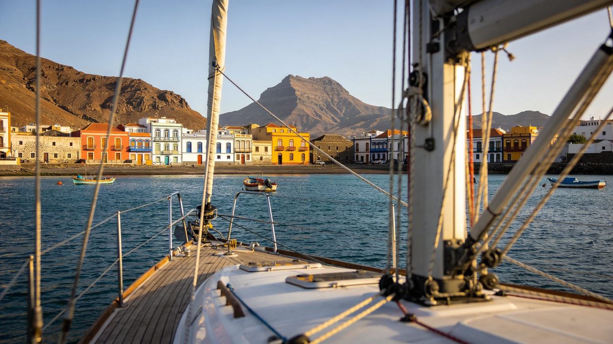 La escala larga en Cabo Verde: el archipiélago, la ventana de salida y la despensa antes de cruzar el Atlántico